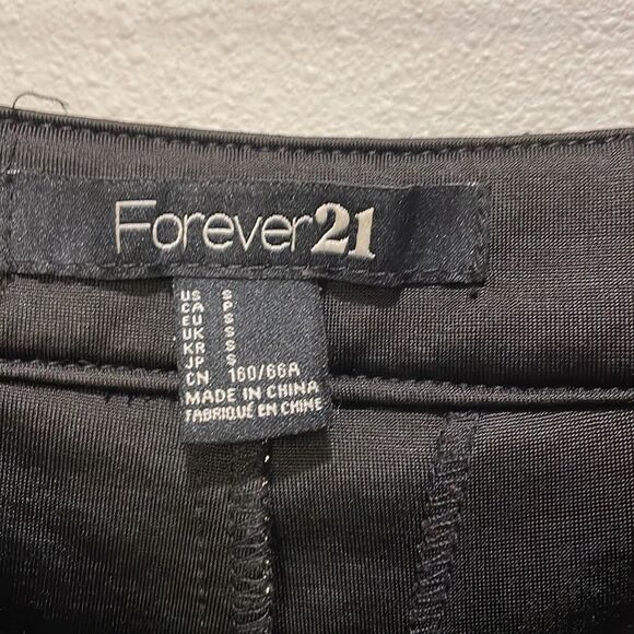 Forever 21 woman’s gold sparkly hot pants shorts - Picture 7 of 12